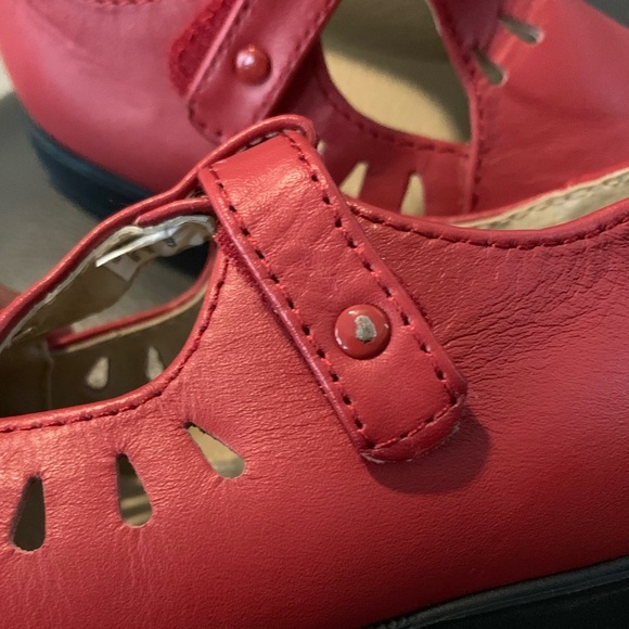 Designer Touch by Baby Deer Red Trap Shoes, Size 8 - Picture 7 of 7